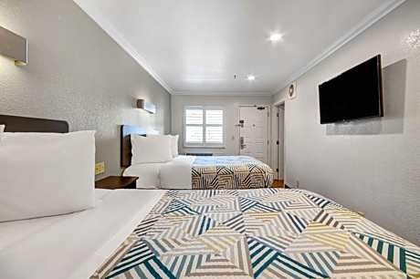 Queen Room with Two Queen Beds - Disability Access - Non-Smoking