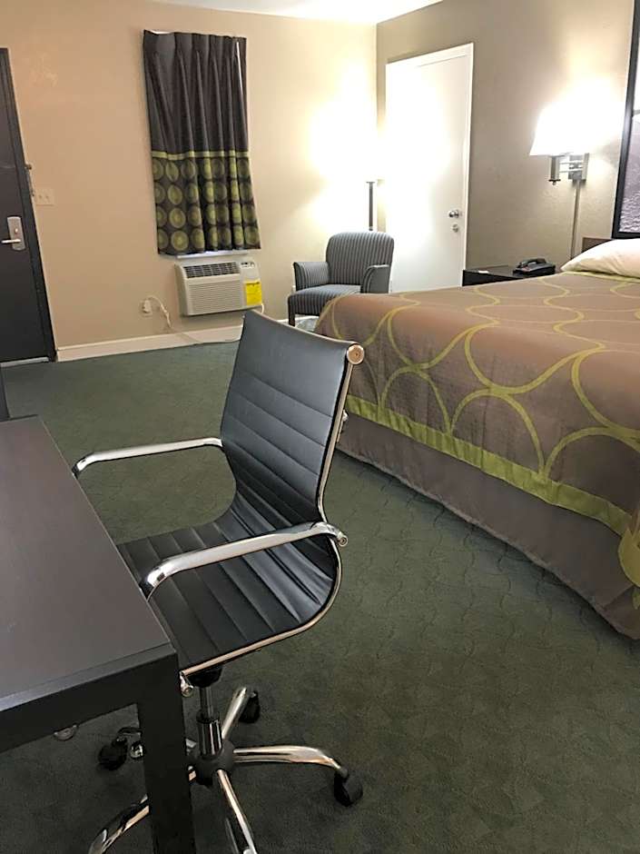 Super 8 by Wyndham Taylorville IL