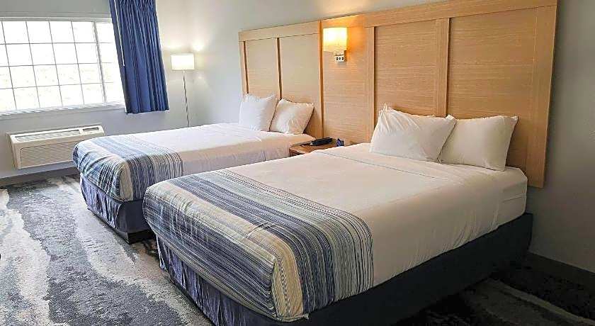 Days Inn & Suites by Wyndham Williamsburg IA North