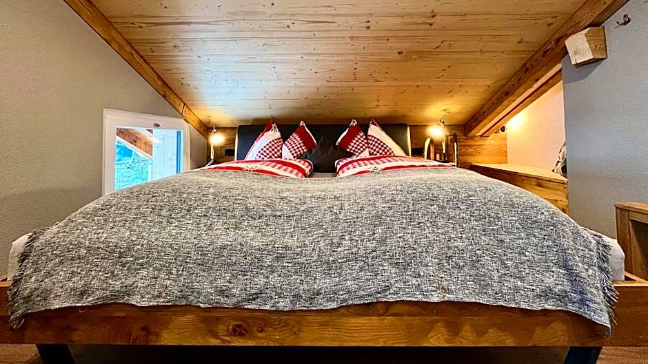 Berggasthaus Eggberge - Boutique Mountain Hotel - Access via Cablecar