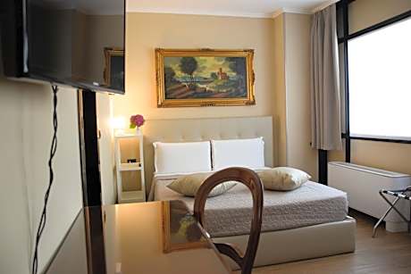 Deluxe Room (2 Adults + 1 Child)