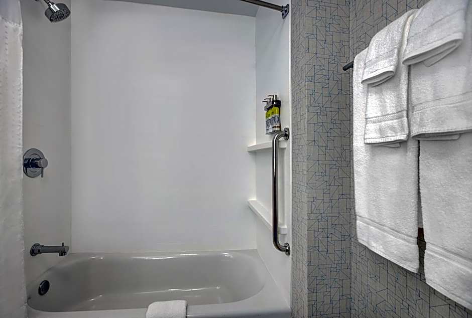 Holiday Inn Express Milwaukee Downtown By IHG