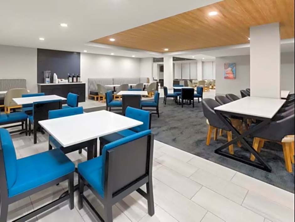Holiday Inn Express And Suites Washington DC Noma By IHG