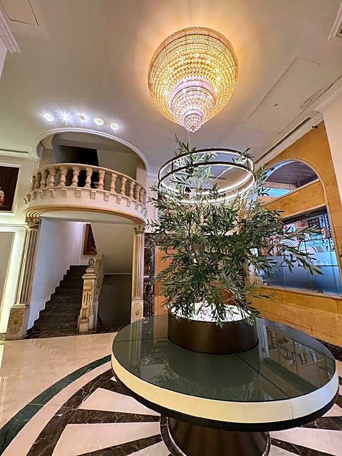 Queens Suite Hotel