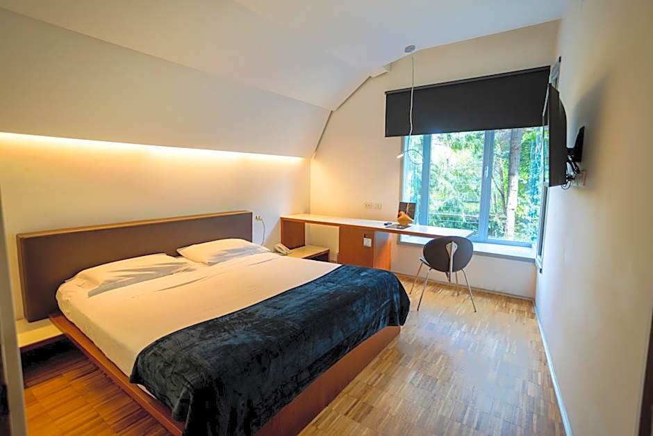 Black Hotel
