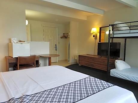 King Room with Bunk Beds - Non-Smoking