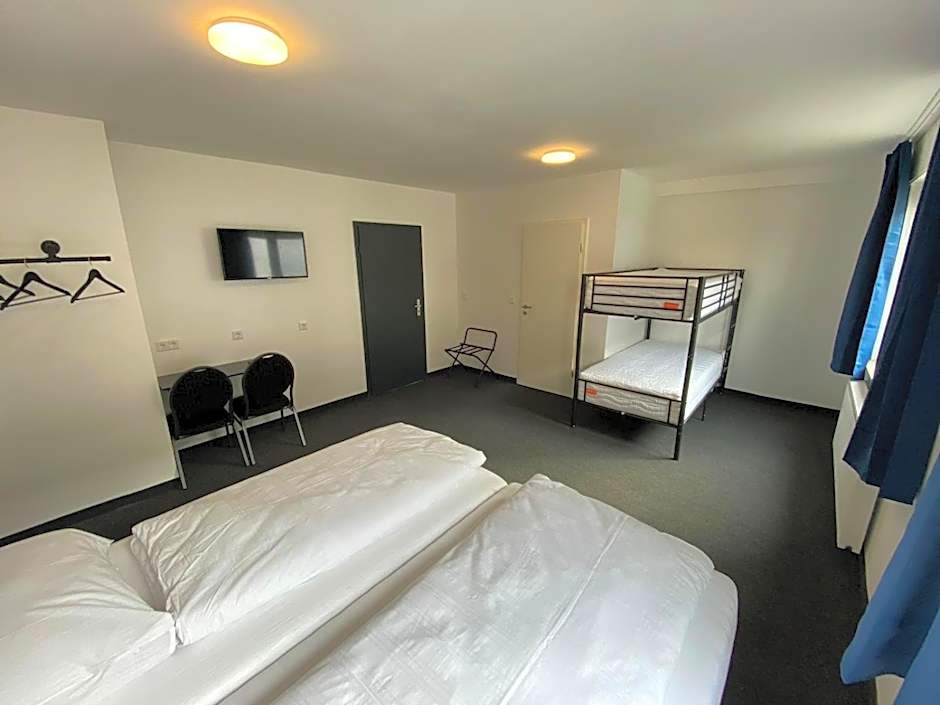 Zzzimple - Self Check In & Free Parking