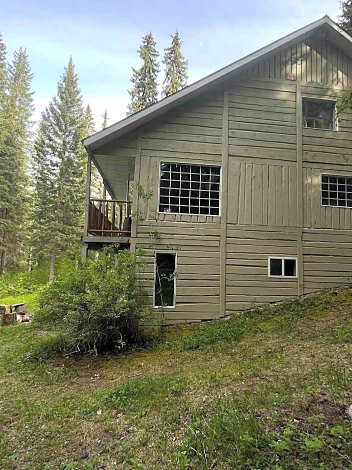 Rustic Executive Cabin at Beaverfoot