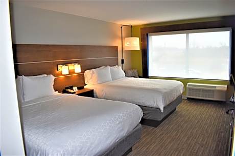 Standard Queen Room with Two Queen Beds - Communications Accessible