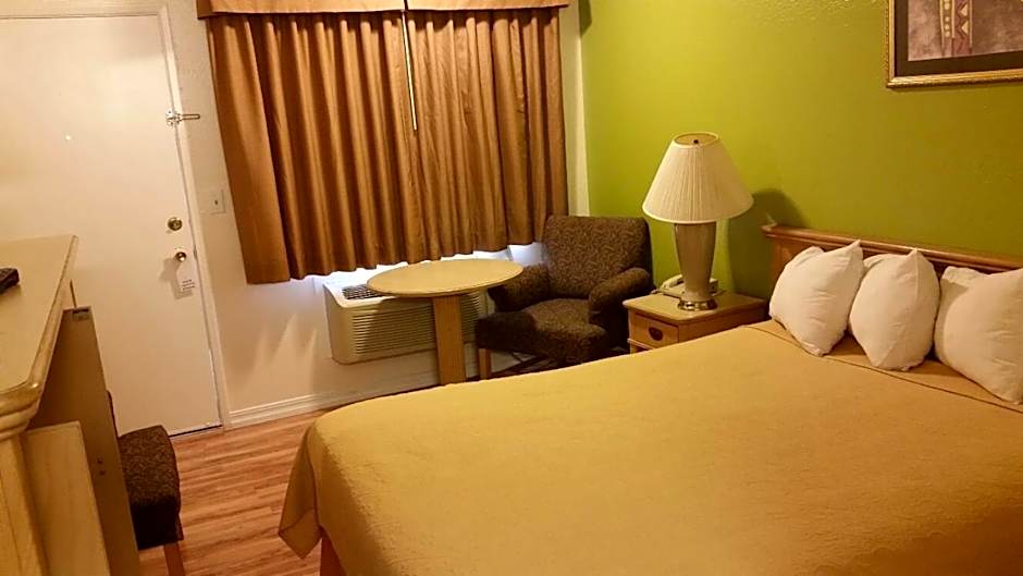 Photo 1 of 7 of 1 Queen Bed