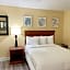 Elk Rapids Lakeshore Inn