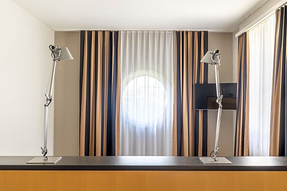 Royal Hotel - Urban Living