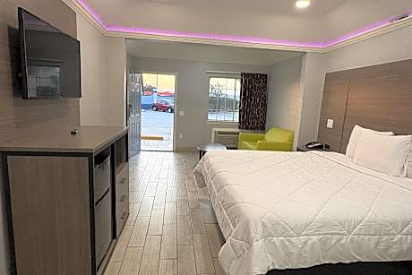 King Bed Accessible Non-Smoking