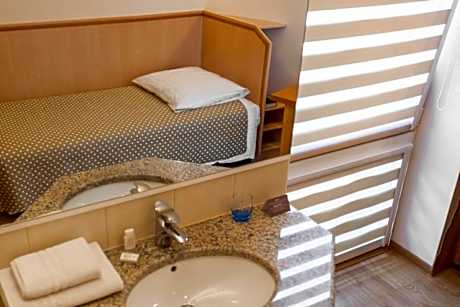 Single Room with Private External Bathroom