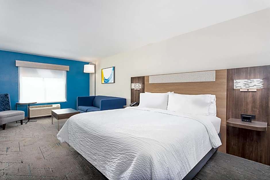 Holiday Inn Express & Suites Lancaster by IHG