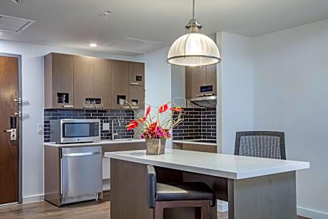 King Studio with Kitchen and Sofa Bed