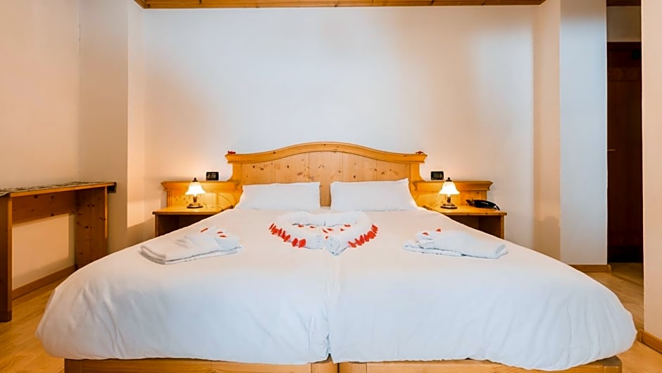 HOTEL DOLOMITI di De Martin D Oscar