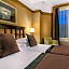 Best Western Plus Hotel Mercedes Arc de Triomphe