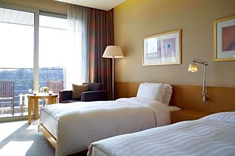 Superior Twin Room with Access to Sauna, Pool, Fitness