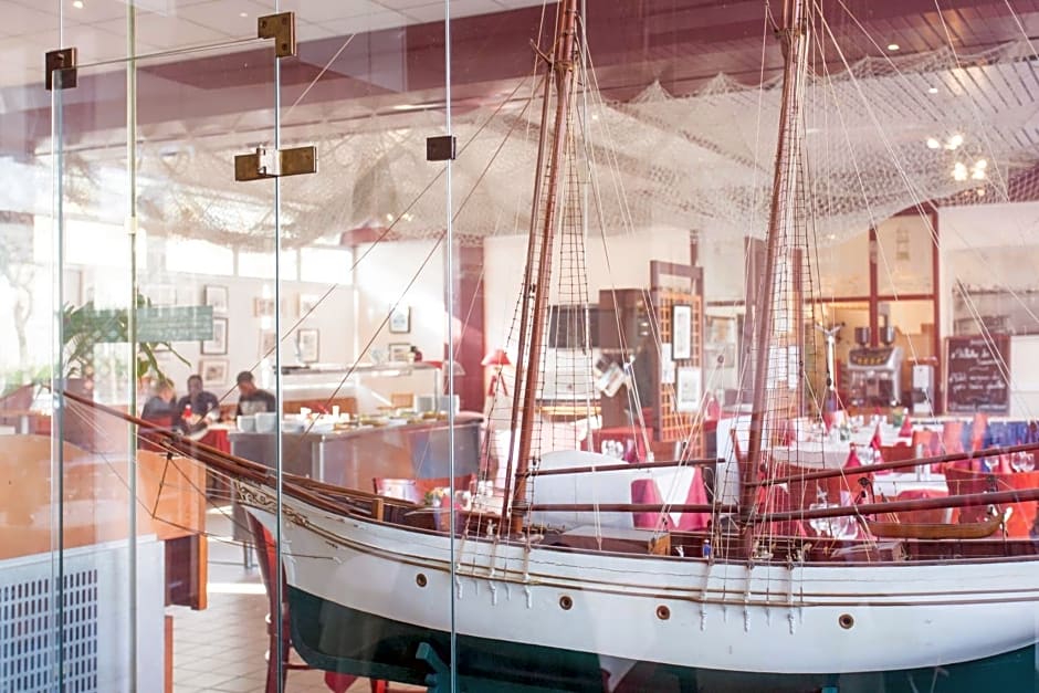 Hôtel Les Gens De Mer Le Havre by Popinns