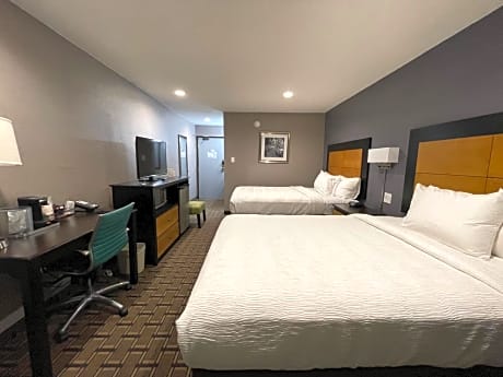 Standard Queen Room with Two Queen Beds - Non Smoking