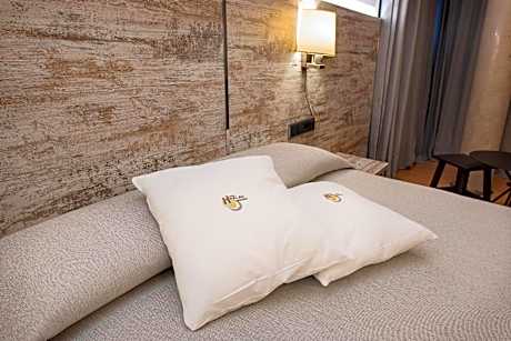 Family Room (2 Adults + 1 Child)