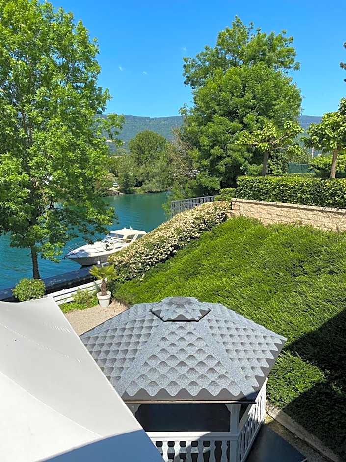 Apart-Hotel Pont-de-Thielle