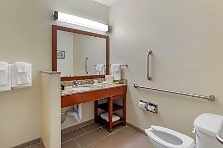 King Suite with Interior Hall - Accessible/Non-Smoking