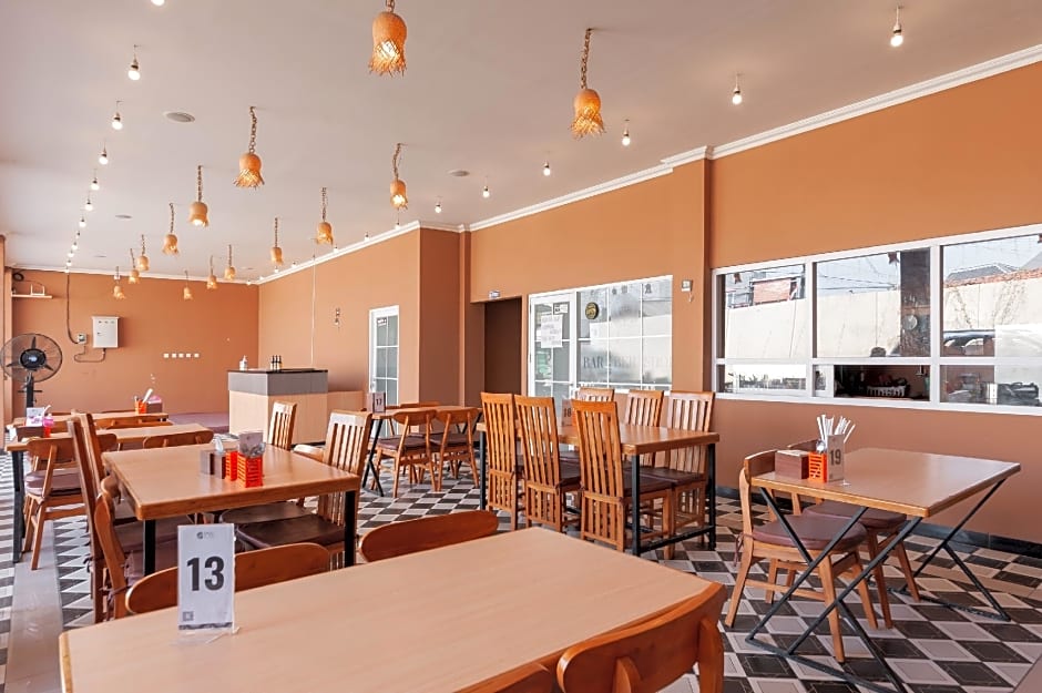 RedDoorz Syariah near Lemahabang Station