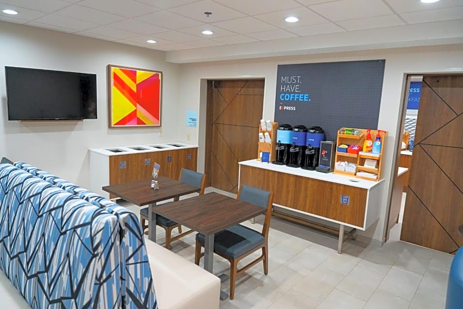 Holiday Inn Express Hotel & Suites West Chester By IHG