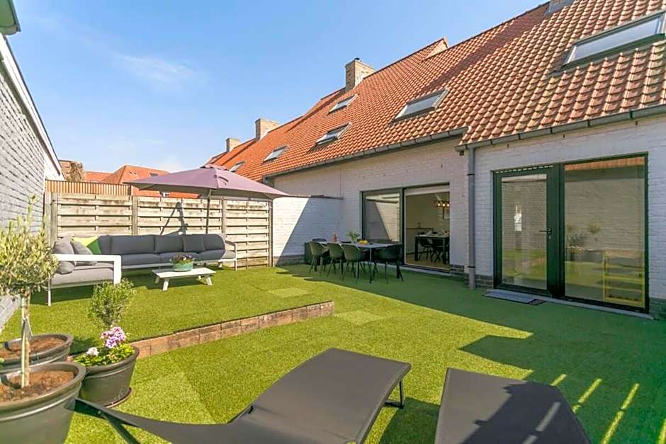Huswell - Summer-house with sunny garden nearby beach