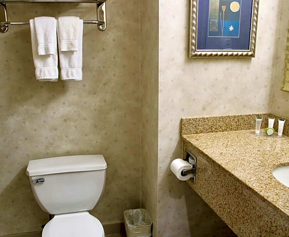 Marco LaGuardia Hotel & Suites