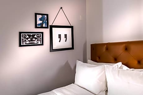 One-Bedroom King Suite - Hearing Accessible