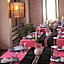 Phumanee Home Hotel