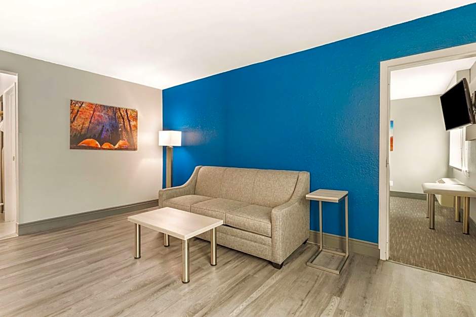 Best Western Plus Cleveland Inn & Suites