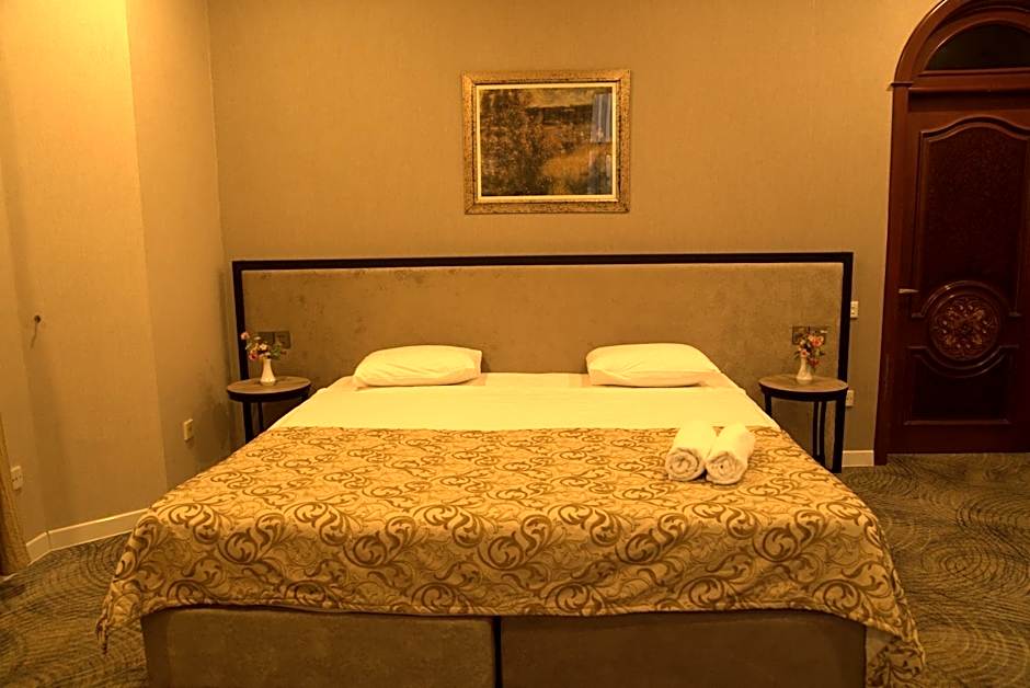 Premier Hotel