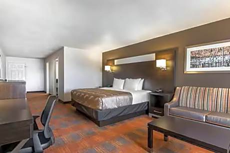 1 King Bed Suite Nonsmoking