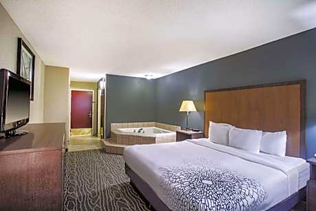 1 King Bed Deluxe Suite