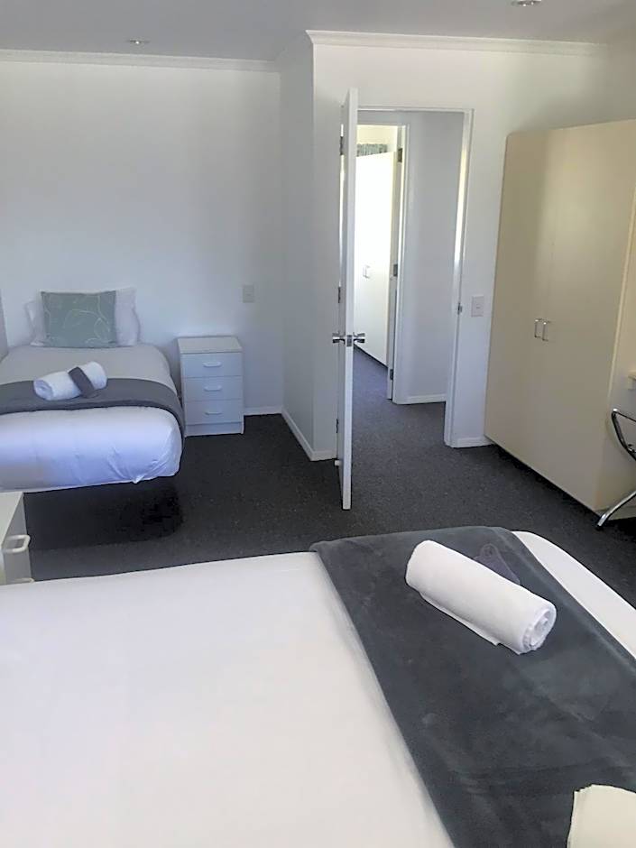 Fairway Motel & Apartments