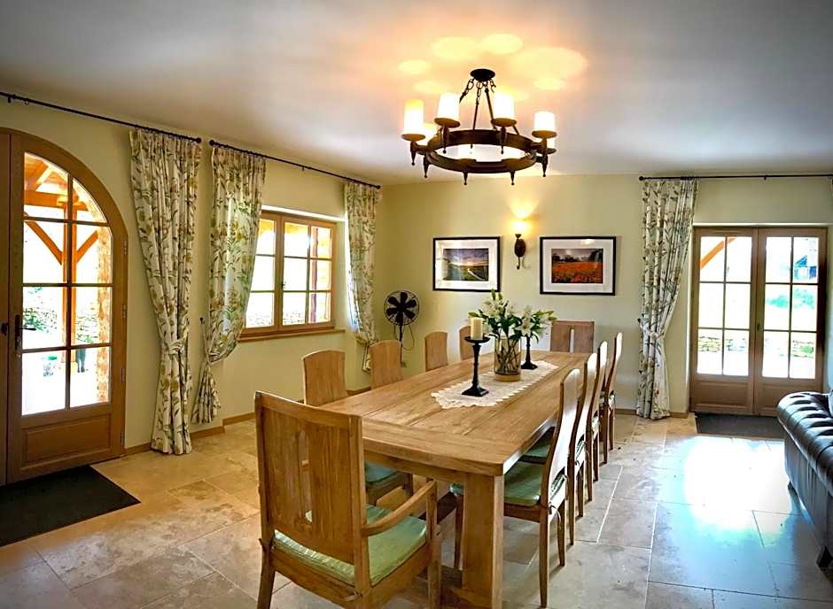 Les Cèdres du Linard, Chambres d'Hôtes B&B Near Lascaux, Montignac, Sarlat-la-Canéda, Dordogne