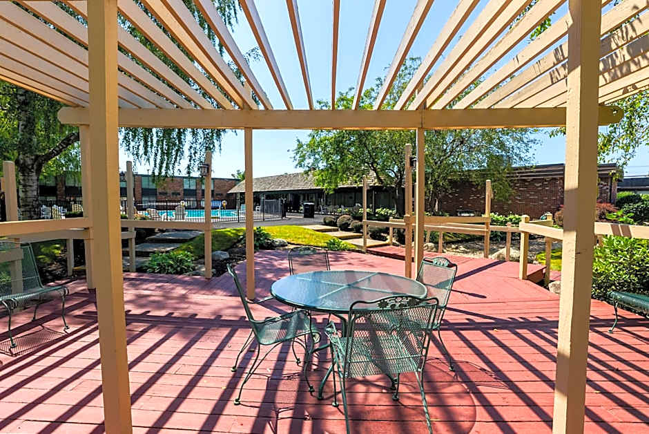 Fireside Inn & Suites Portland