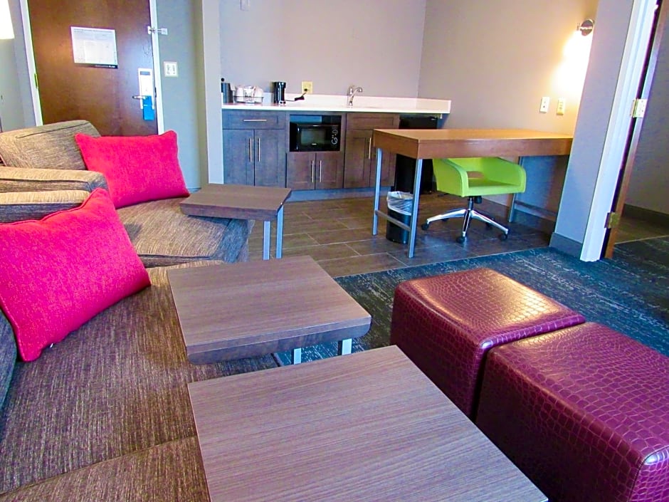 Hampton Inn & Suites Newtown