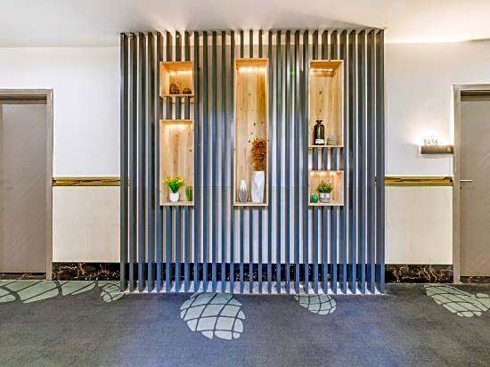 Zhiying Star Travel Collection Hotel (Zhujiang New Town Wuyangyu Subway Station)