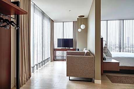 Executive Junior King Suite - Executive Lounge Access