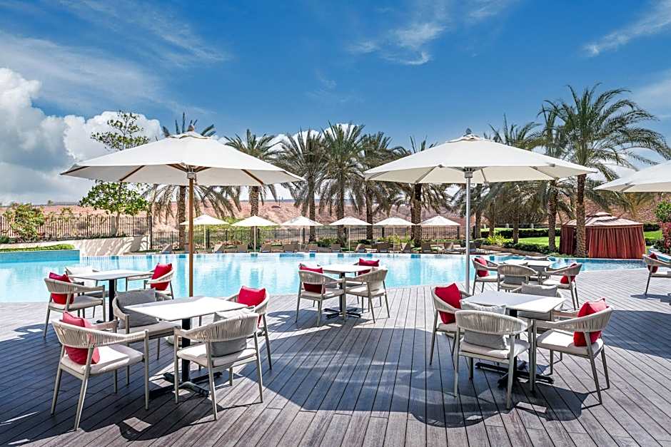 Crowne Plaza Muscat OCEC By IHG