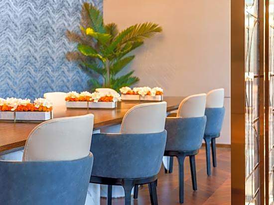 Yizhishang Hotel (Ningbo Old Bund Sanjiangkou River View Branch)
