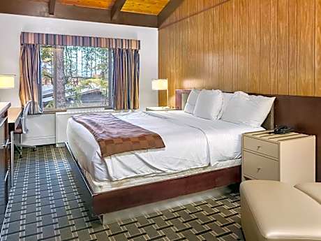 2 Queens High Ceiling