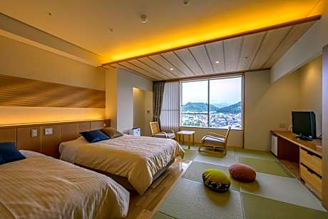 Superior Japanese-Style Room with Beds & Shower room