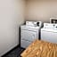 Red Roof Inn & Suites Austin East - Manor