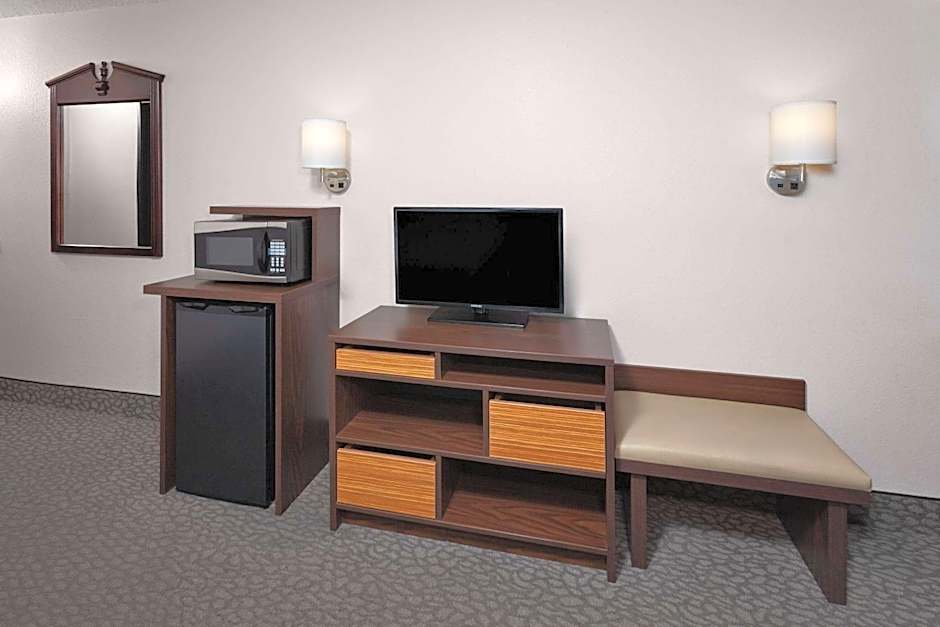 Super 8 by Wyndham Romeoville Bolingbrook